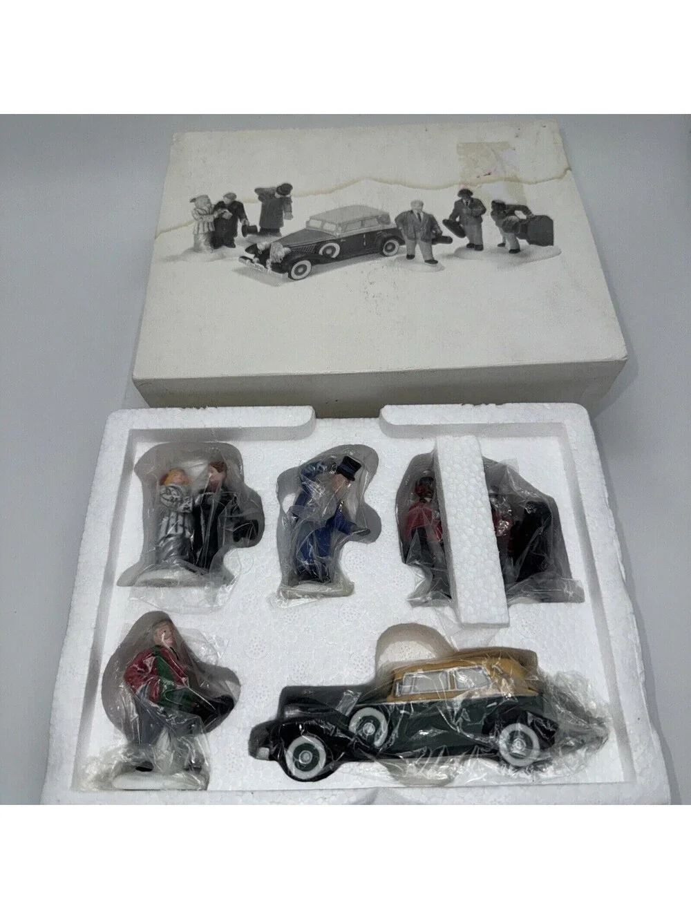 NEW Department 56 Steppin' Put On The Town Heritage Village Dept 58885